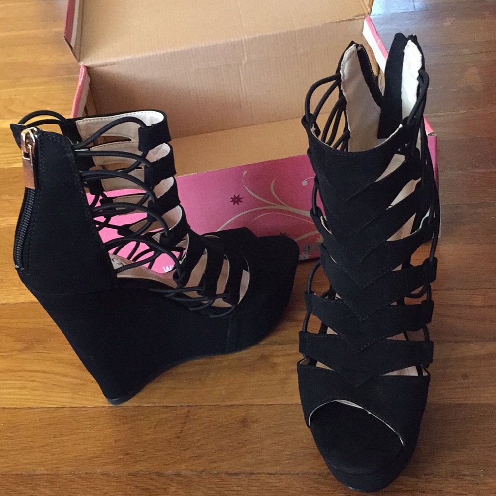 Black With toe out